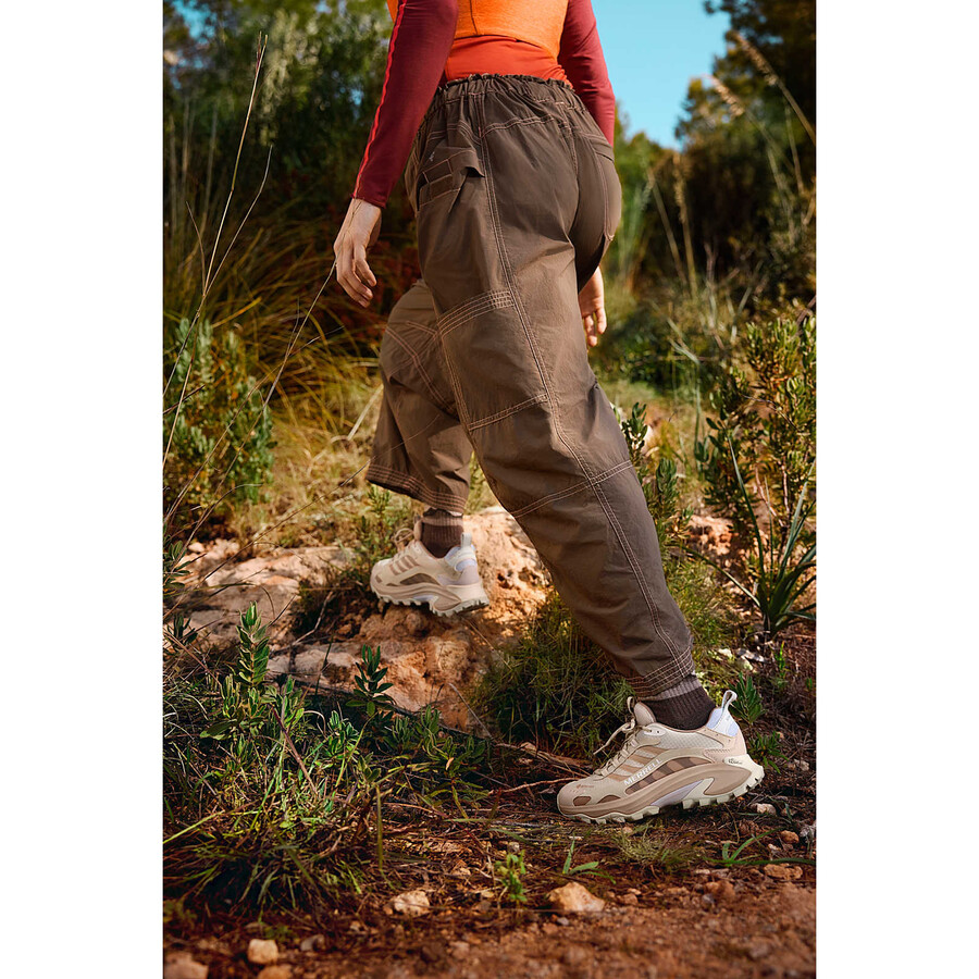 moab speed 2 gore-tex wandelschoenen voor dames in de kleur nougat