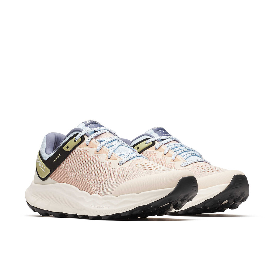 antora 4 trailrunningschoenen voor dames in de kleuren pink saltice blue.